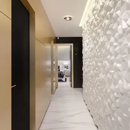 Posh Luxury Apartment