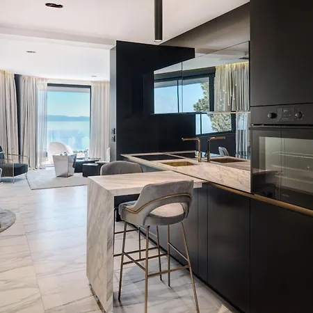 アパート Posh Luxury スプリト