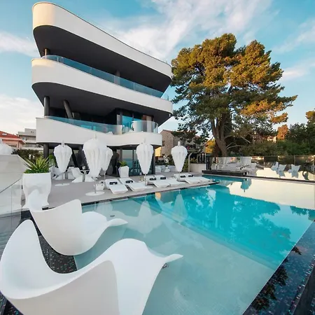 Posh Luxury سبليت