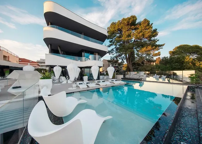 Posh Luxury Split