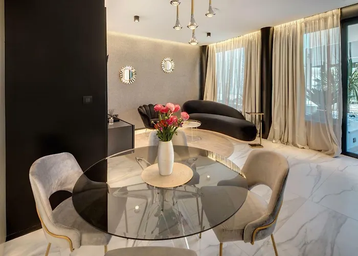 Posh Luxury Split