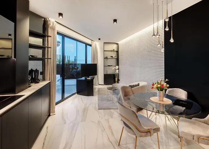 アパート Posh Luxury